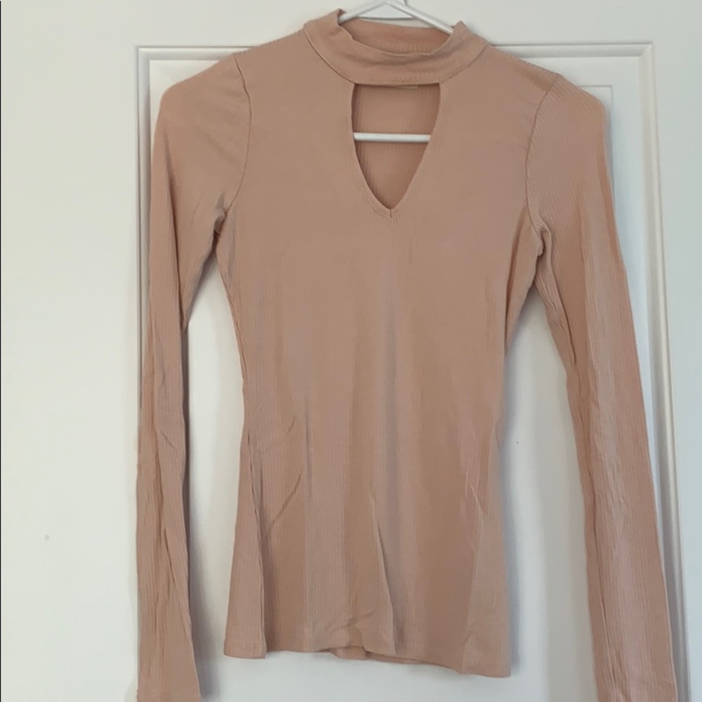 Hollister- Cute cut-out long sleeve!